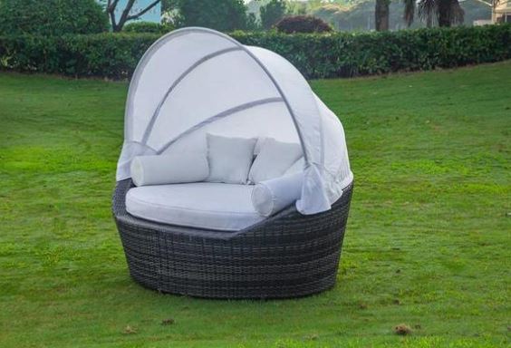 Sova som en royalty: The Oval Bed Design